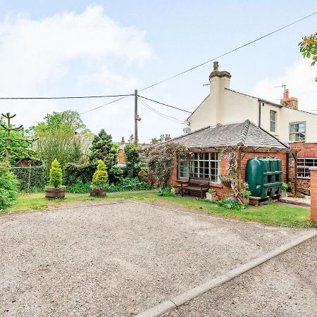 Wychwood Villa Whitby Exterior photo