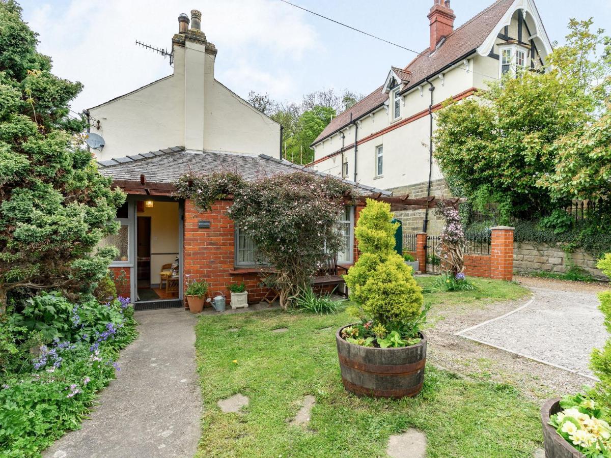 Wychwood Villa Whitby Exterior photo
